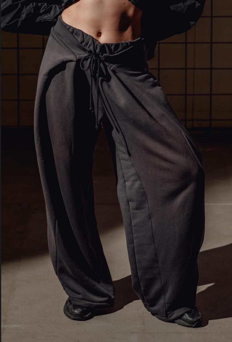PLEAT SWEATPANTS
