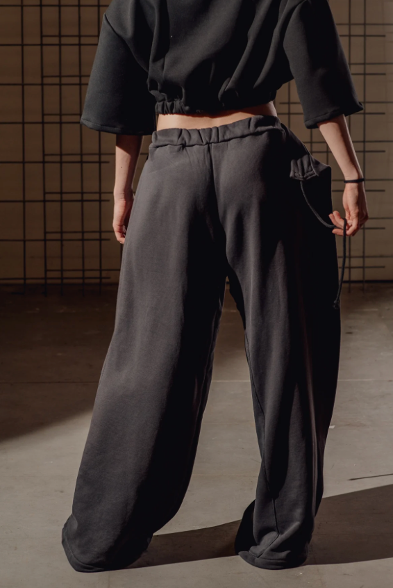 PLEAT SWEATPANTS